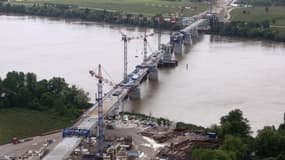 La construction de la ligne Tours-Bordeaux connait des retards.