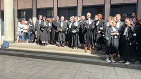 Plusieurs magistrats se sont mobilisés sur les marches du palais de justice de Draguignan (Var), le vendredi 4 avril 2025.