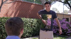 Sony a fait appel à a star du réseau social Vine, Zach King, pour ces vidéos de promo.