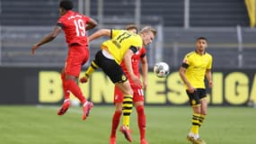 Erling Haaland actif mais ne marque pas pour sa première face au Bayern Munich