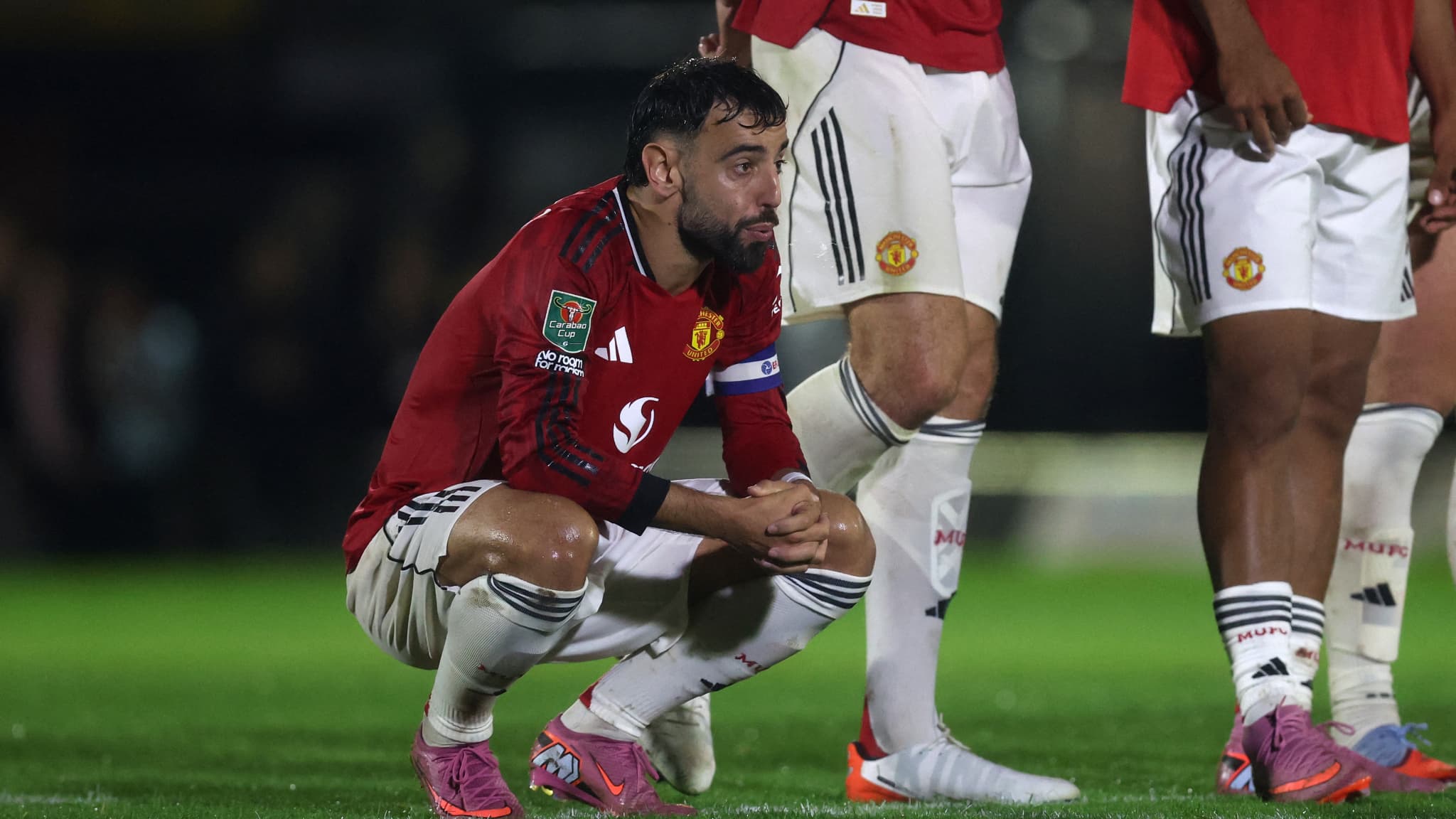 CARABAO CUP: LA PRESSE BRITANNIQUE DÉZINGUE MANCHESTER UNITED ET AMORIM APRÈS UNE "ÉLIMINATION HUMILIANTE" FACE À UN CLUB DE D4