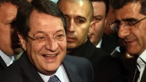 Nicos Anastasiades (à gauche) a remporté les élections présidentielles chypriotes avec  57,5% des suffrages