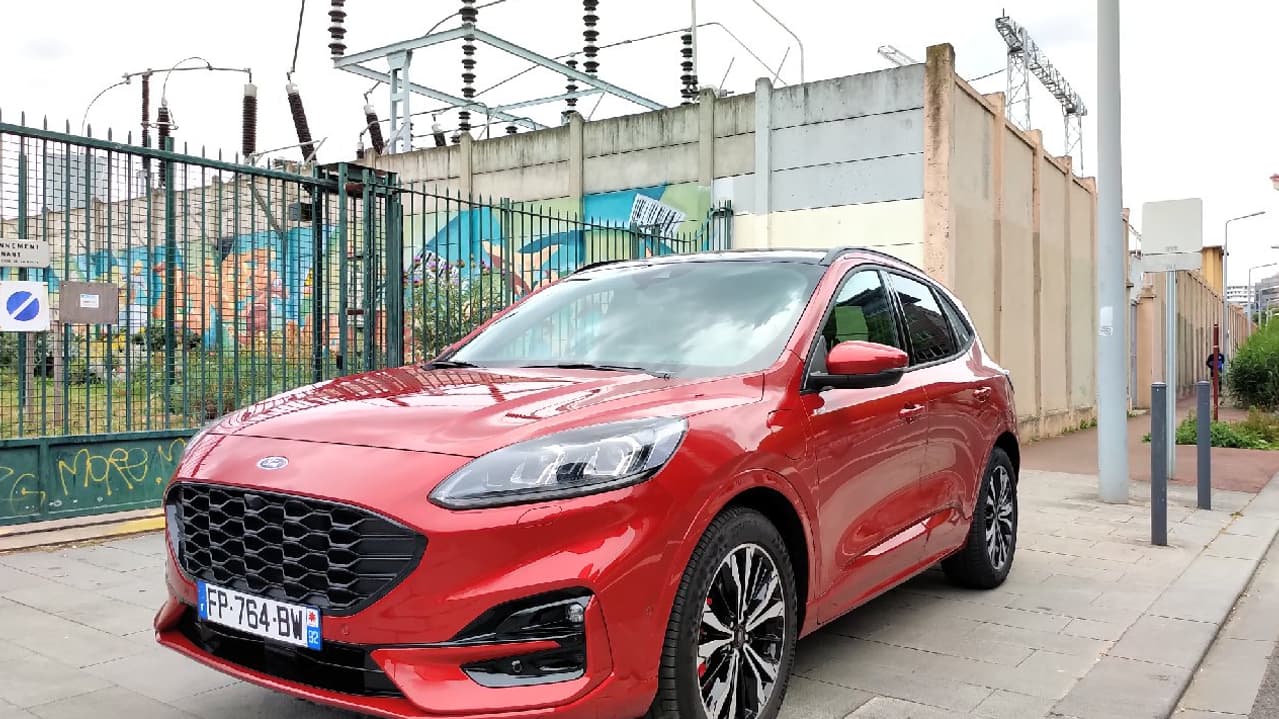 Ford commercialise le Kuga PHEV à partir de 38.600 euros. Notre modèle à l'essai dans sa finition STLine est lui commercialisé 40.800 euros. Ford commercialise le Kuga PHEV à partir de 38.600 euros. Notre modèle à l'essai dans sa finition STLine est lui commercialisé 40.800 euros.