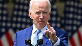 Le président américain Joe Biden lors d'un discours dans les jardins de la Maison Blanche, le 8 avril 2021