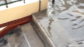 Inondation à la station de métro "Guy Môquet" - Témoins BFMTV