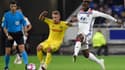 Valentin Rongier face à Moussa Dembélé au match aller. 