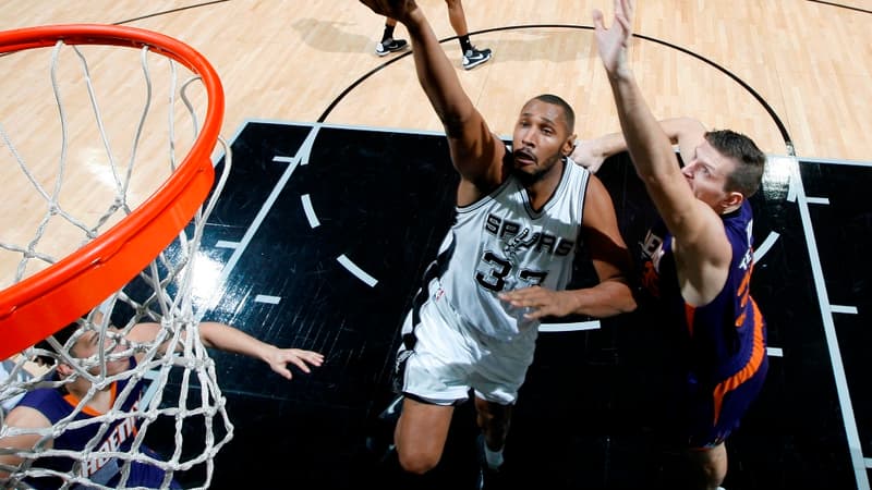 Boris Diaw attaque le cercle
