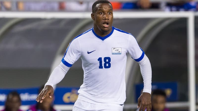 102 kg de cocaïne dans sa valise: un ex-footballeur jugé, il reconnaît 