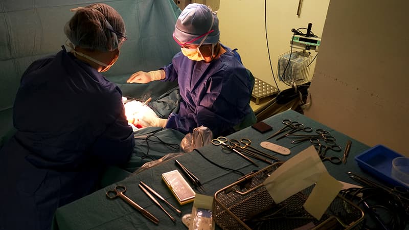 Une opération chirurgicale à l'Institut Curie (illustration).