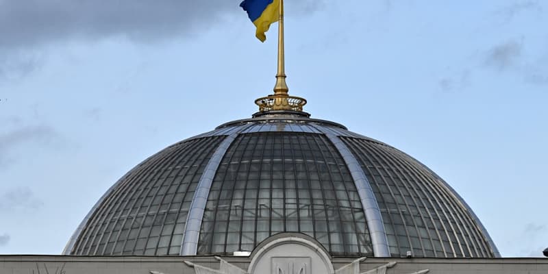 Le dôme du Parlement ukrainien à Kiev (Ukraine).