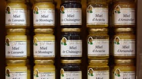 Actuellement, il n'y a aucune obligation d'afficher le pays d'origine du miel ou de l'assemblage de miels sur l'étiquette du produit (photo d'illustration).