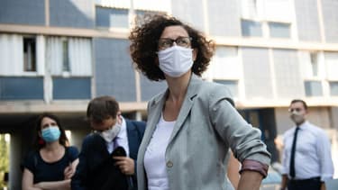 La ministre en charge du Logement Emmanuelle Wargon visite un HLM à Marseille le 30 juillet 2020