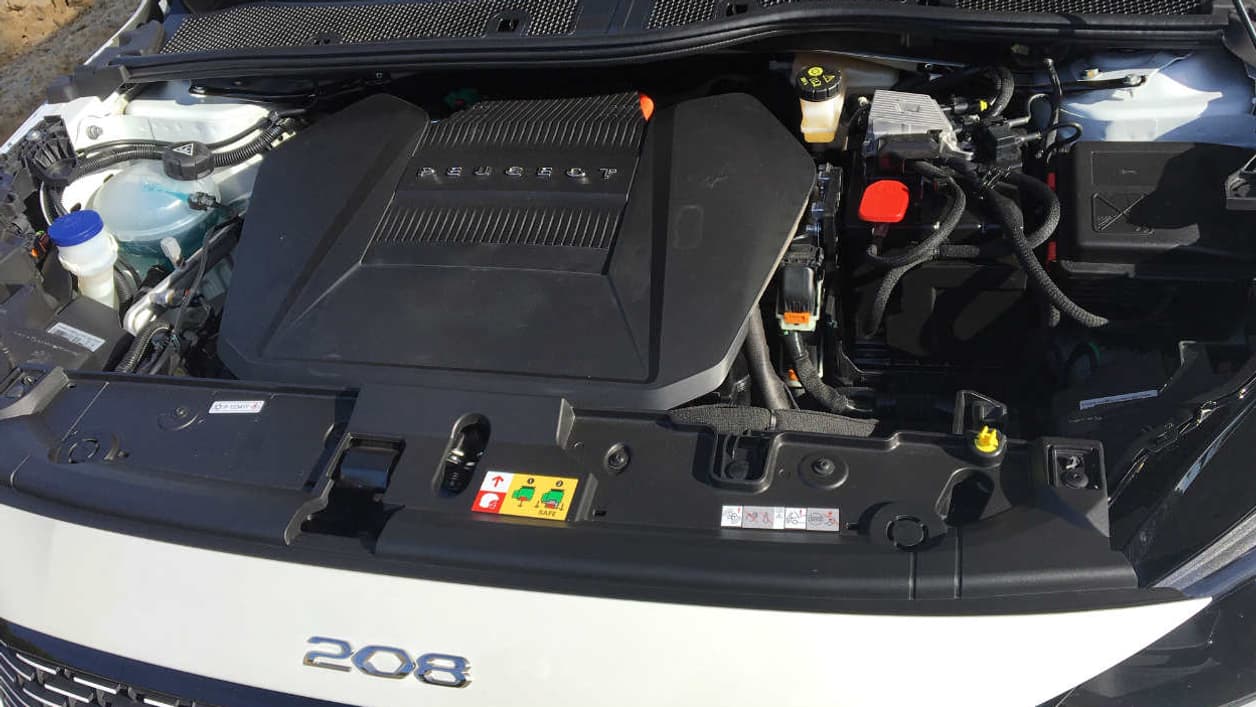 Ce qu'on découvre en ouvrant le capot de la e-208. Côté autonomie, Peugeot promet 340 kilomètres d’autonomie (WLTP) pour sa 208 électrique. Le prix de l'installation d'une borne de recharge à la maison est de 915 euros HT, selon les chiffres fournies par Peugeot. Ce qu'on découvre en ouvrant le capot de la e-208. Côté autonomie, Peugeot promet 340 kilomètres d’autonomie (WLTP) pour sa 208 électrique. Le prix de l'installation d'une borne de recharge à la maison est de 915 euros HT, selon les chiffres fournies par Peugeot.