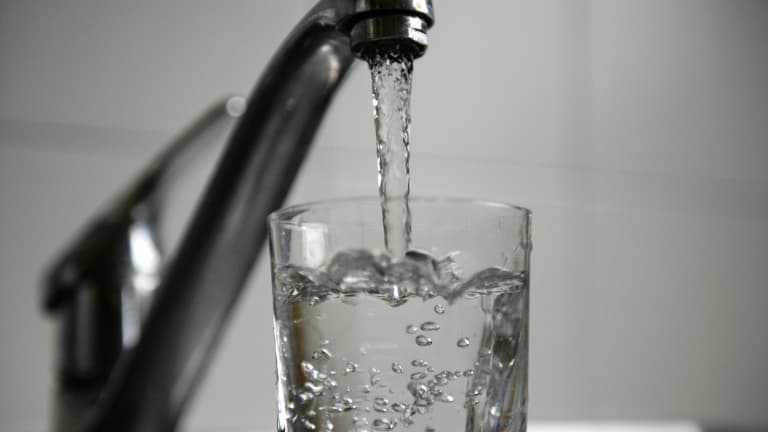 Ce vendredi 20 décembre 2024, la métropole de Lyon alerte sur de faux appels qui informent les usagers que l’eau est devenue impropre à la consommation.