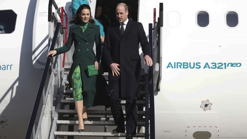 Kate et William à la sortie de leur avion, lors de leur arrivée en Irlande le 3 mars 2020 