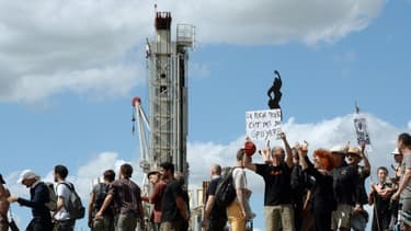 Des militants sont réunis depuis lundi 5 août autour de la foreuse de Hess Oil en Seine-et-Marne.