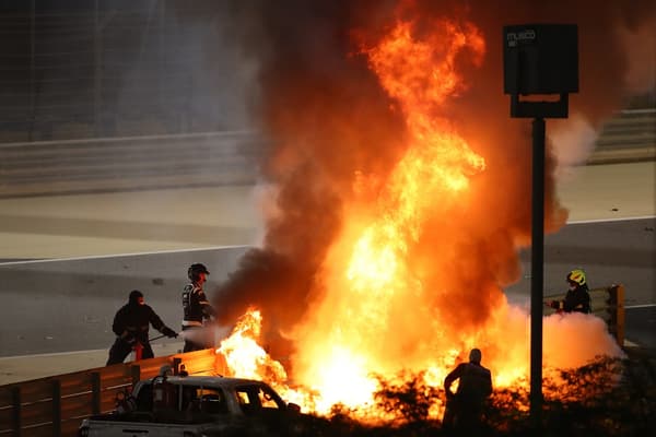 La voiture de Romain Grosjean en feu