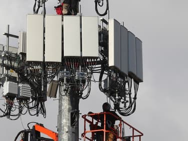 Les enchères doivent permettre aux opérateurs (Orange, SFR, Bouygues Telecom, Free) d'acquérir 11 "blocs" de fréquences, un seil opérateur ne pouvant en obtenir plus de 5.