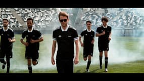 Vald dans le clip "footballeur"