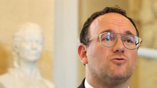 Le chef de file des députés LR Damien Abad, le 29 avril 2020 à l'Assemblée nationale à Paris