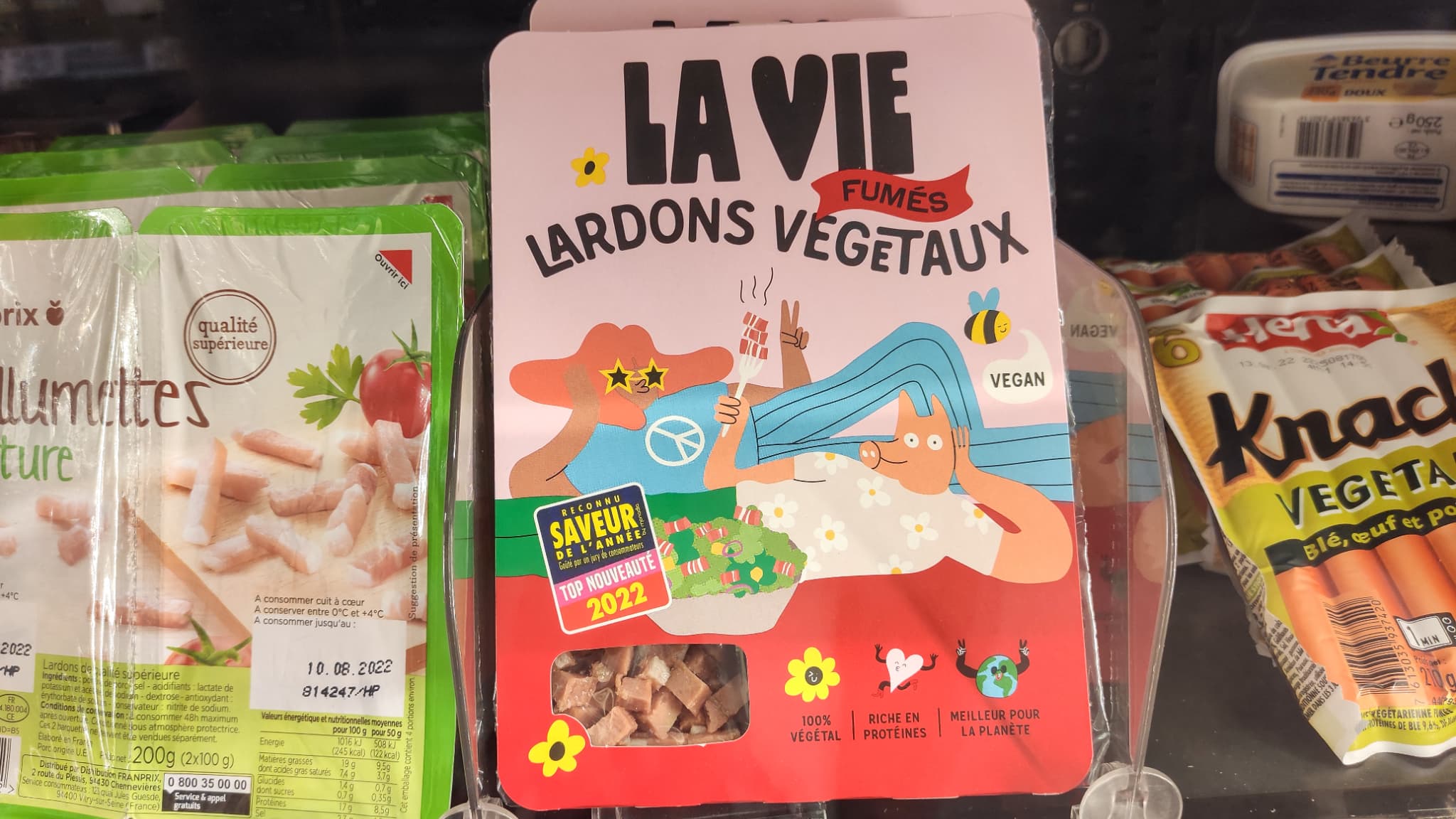 DEUX ANS APRÈS SON JAMBON VÉGÉTAL, LA MARQUE VEGAN LA VIE S'ATTAQUE À L'HEURE DE L'APÉRO AVEC DES "MINI-SAUCISSONS"