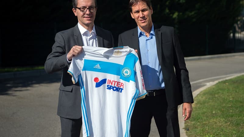 Un nouveau maillot attend JE. Eyraud et R. Garcia