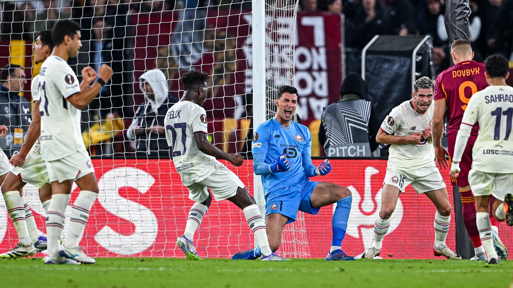 SÉQUENCE ABSOLUMENT DINGUE LORS DE ROMA-LOSC: LE GARDIEN LILLOIS, BERKE ÖZER, REPOUSSE TROIS PENALTIES À LA SUITE