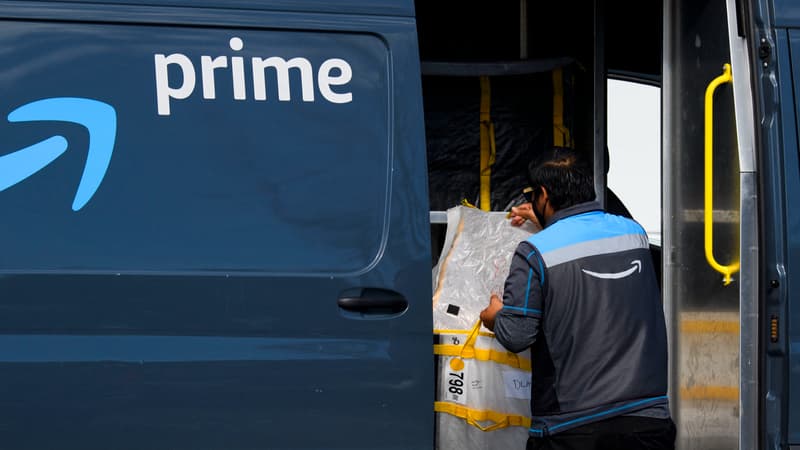 Amazon offre 1.000 dollars à ses livreurs pour qu'ils disent pourquoi ils aiment travailler pour cette entreprise (sauf qu'ils ne travaillent pas pour Amazon)