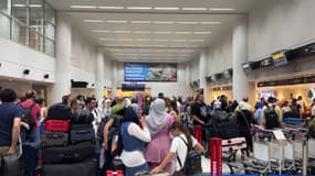 Une file d'attente à l'aéroport de Beyrouth, août 2024