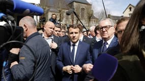 Emmanuel Macron en visite en Bretagne le 5 mars 2022. 