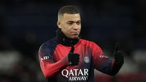 Kylian Mbappé à l'échauffement avant le match du PSG en Ligue 1, 24 novembre 2023