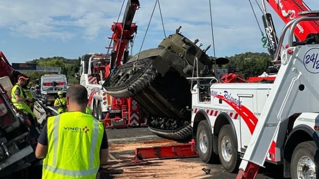 Un spectaculaire accident entre un camion de type convoi exceptionnel transportant un char et un véhicule a fait deux blessés, ce vendredi 6 septembre, sur l’autoroute A7 en direction de Lyon. 