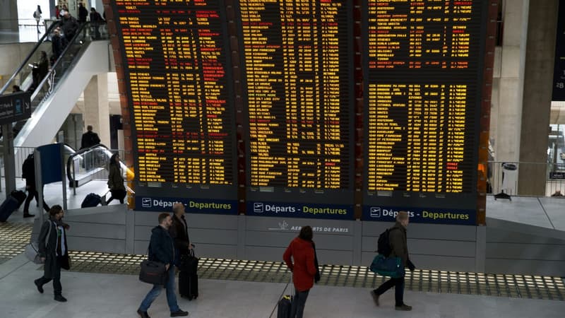 Grève dans les aéroports parisiens: des perturbations moins fortes à attendre ce week-end