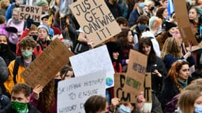 Manifestations de jeunes écologistes contre l'inaction pour le changement climatique, pendant la COP26, le 5 novembre 2021 à Glasgow