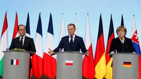 Conférence de presse de François Hollande, du Premier ministre polonais Donald Tusk et de la chancelière allemande Angela Merkel à Varsovie. Symbole des insuffisances de la politique européenne de défense, le conflit malien s'est révélé mercredi comme un