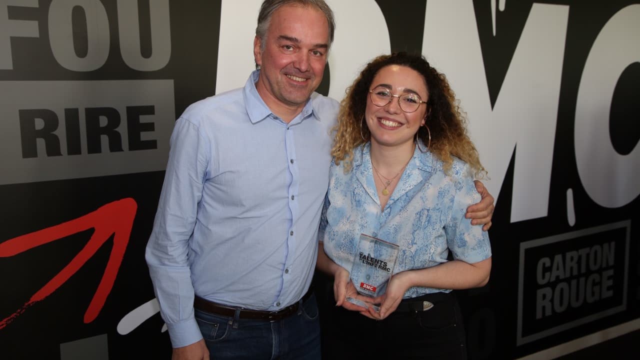Camille la lauréate des talents de l'info 2019, avec Olivier Truchot le parrain du concours