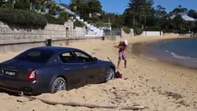 La Maserati Quattroporte ensablée pendant que son propriétaire joue au golf... tout est normal