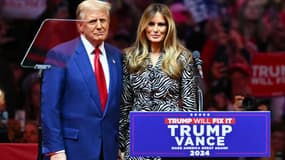 L’ancien président des États-Unis et candidat républicain à la présidence Donald Trump rejoint l’ancienne première dame Melania Trump sur scène lors d’un meeting au Madison Square Garden à New York, le 27 octobre 2024. (Photo d'illustration)
