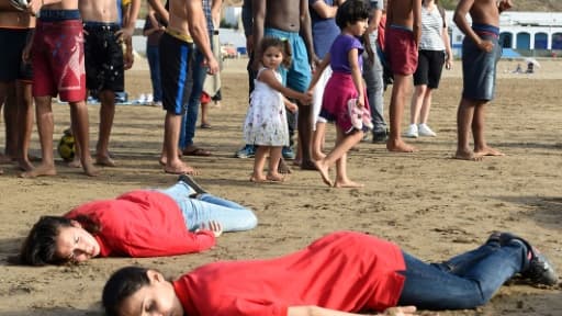 Hommage à Aylan Kurdi au Maroc, sur une plage de Rabat, le 7 septembre 2015 Hommage à Aylan Kurdi au Maroc, sur une plage de Rabat, le 7 septembre 2015