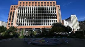 Un immeuble rénové de la Poste dans le 10e arrodissement de Paris, qui va abriter 80 logements et un espace de coworking