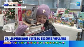 Paris: les Pères Noël verts du Secours populaire organisent des distributions de cadeaux aux familles les plus démunies