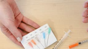Un kit d'injection stérile destiné aux toxicomanes (illustration).