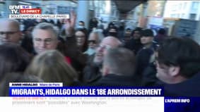La maire de Paris, Anne Hidalgo chahutée lors d'une visite d'un camp de migrants