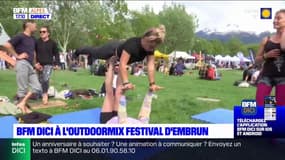 Des démonstrations d'acroyoga à Embrun pour l'Outdoor mix festival