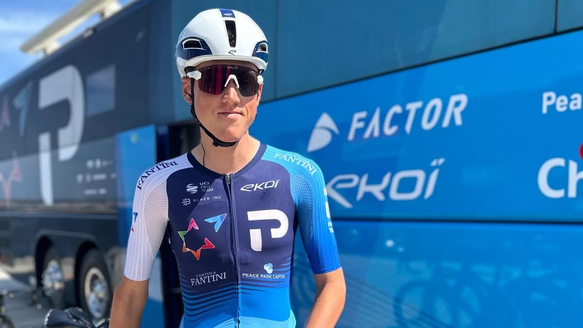 DÉCISION FORTE SUR LA VUELTA: POUR LA "SÉCURITÉ DES COUREURS", ISRAËL RETIRÉ DES MAILLOTS ISRAEL-PREMIER TECH APRÈS LES MANIFESTATIONS PRO-PALESTINE