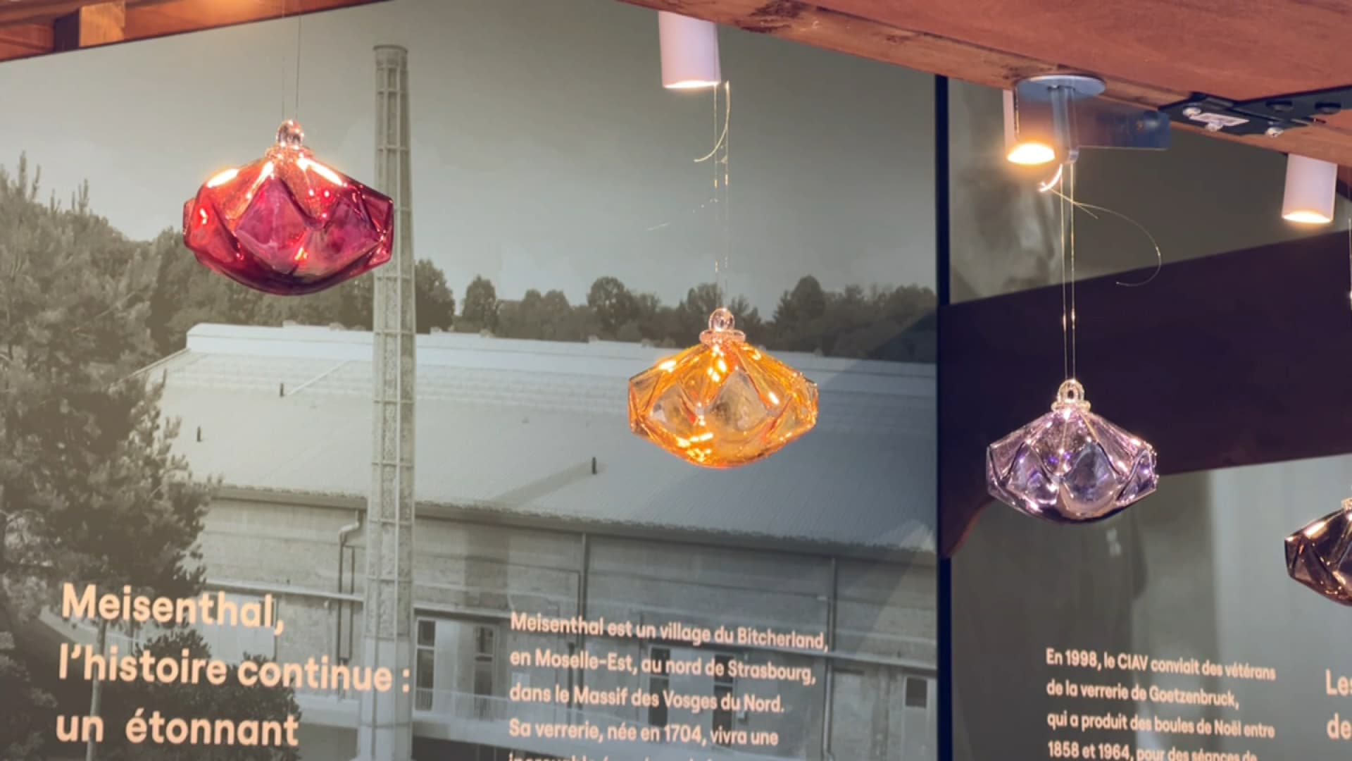 Jusqu'à deux heures d'attente: les boules de Noël de la verrerie de 