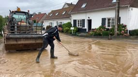 Ce lundi 9 septembre, les dégâts causés la veille au soir par une inondation à Frencq (Pas-de-Calais) sont encore visibles