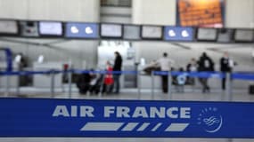 Air France-KLM prévoit une baisse des effectifs de la société Air France de 5.120 personnes d'ici décembre 2013, sur un total de 49.300 salariés sous contrat français.