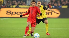 Jamal Musiala et Waldemar Anton lors du Klassiker à Dortmund le 30 novembre 2024.