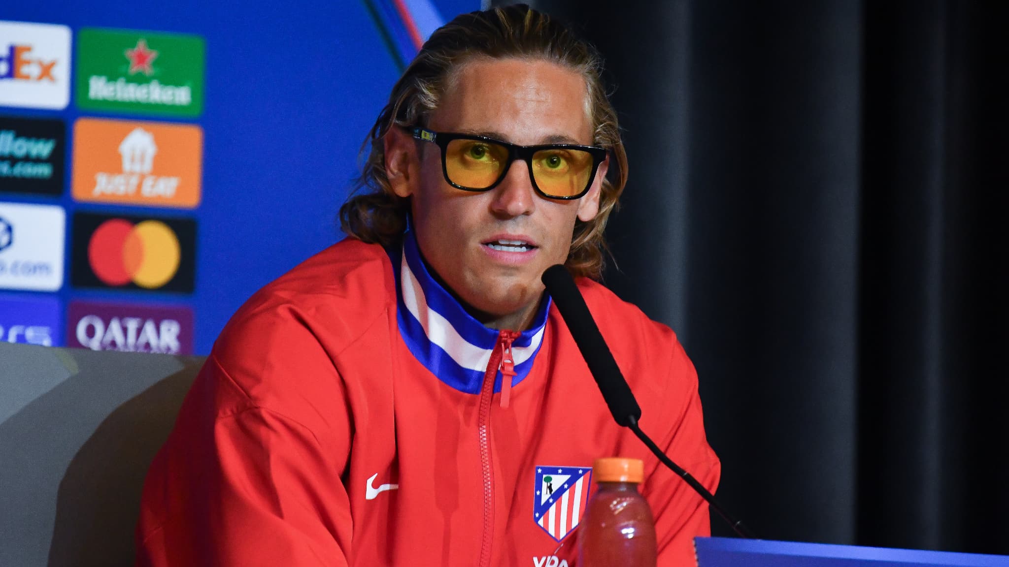 "SUPER MON FRÈRE", "BIEN JOUÉ", "TU ES LE MEILLEUR"... DES STARS DU FOOTBALL AU SOUTIEN DE LLORENTE ET SES LUNETTES AUX VERRES JAUNES